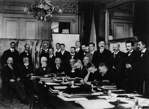 Marie Curie, Albert Einstein y otros científicos