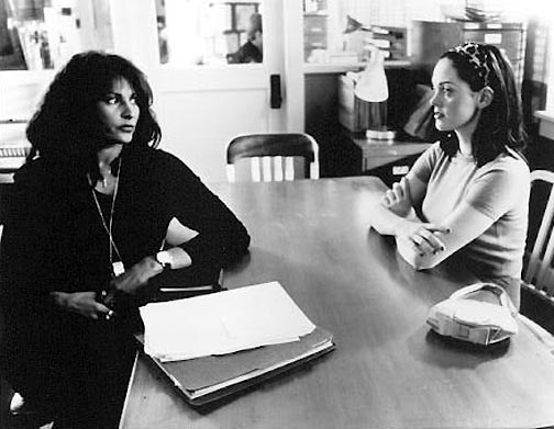 Pam Grier y Rose McGowan, Jawbreaker (1999)
