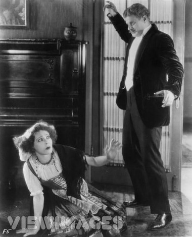 Alla Nazimova, Casa de Muecas (1922)